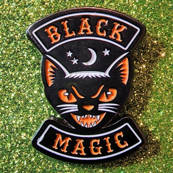 3/$20 Scary Cat Black Magic Hissing Classic Halloween Pin Enamel Pin - Picture 1 of 3